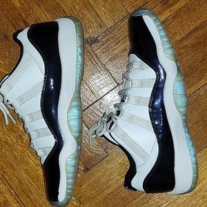 JORDAN 11 LOWS
